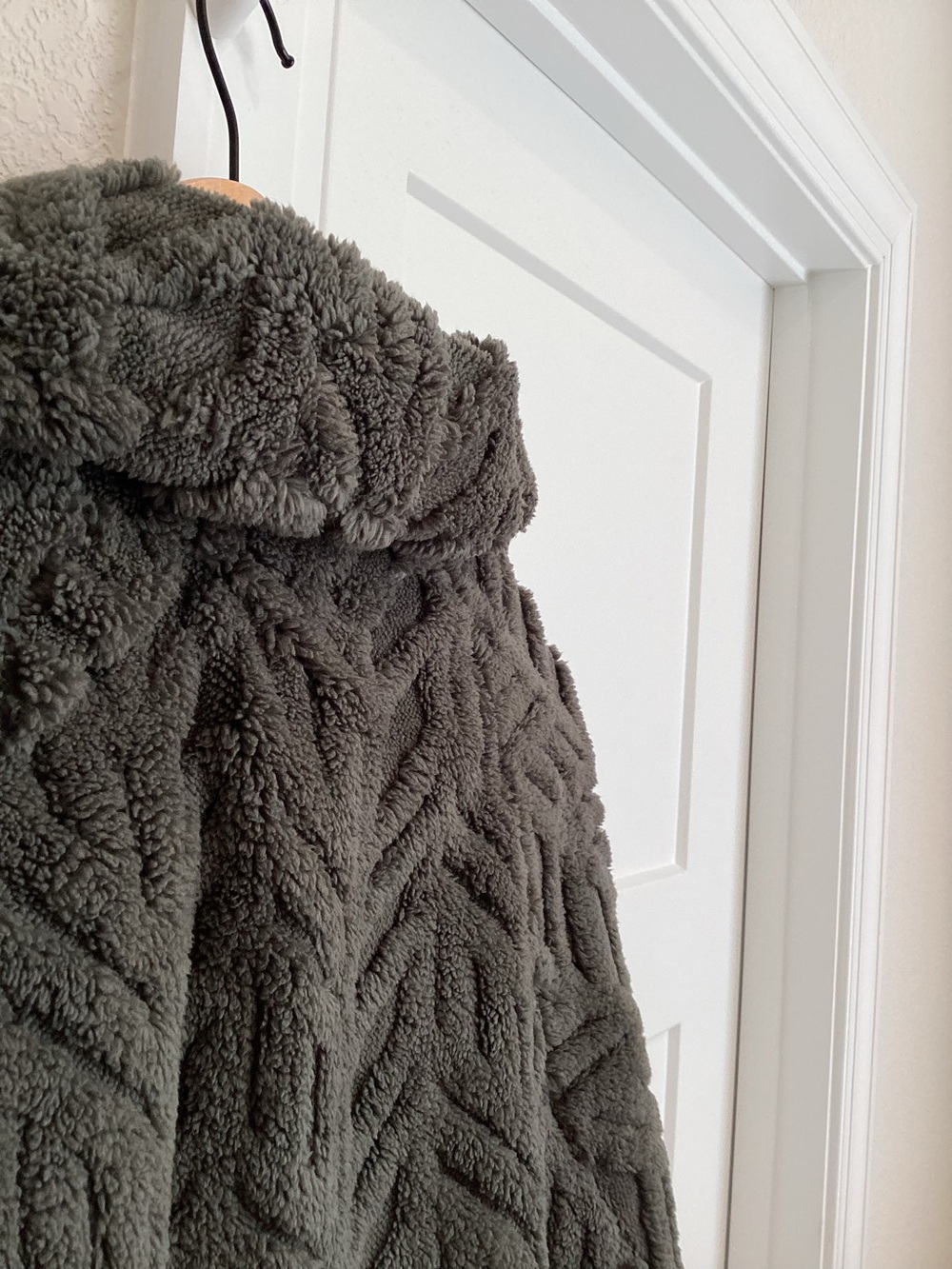 Anthropologie Textured Fuzzy Jacket Pilcro Faux Fur New XL Olive Grey - Picture 12 of 15